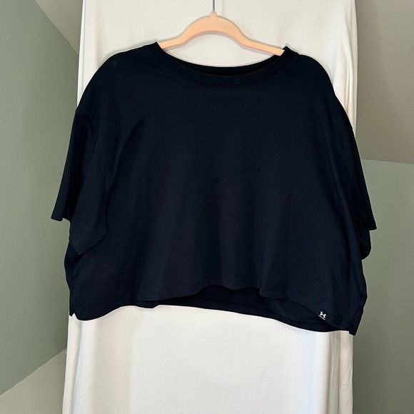 Under Armour Women's Black Cropped Top size XL - Picture 1 of 7